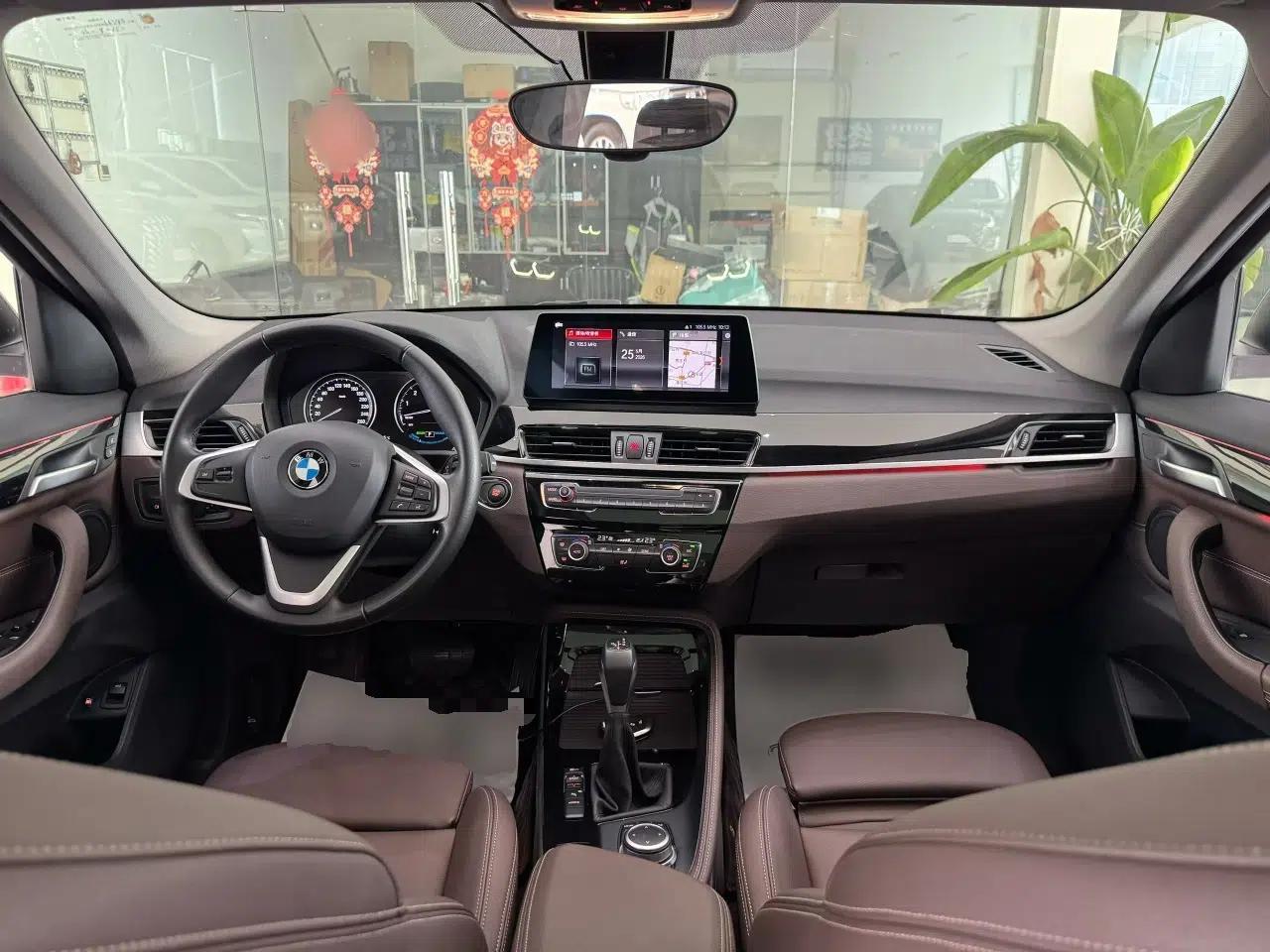 BMW X1 New Energy 2020 xDrive30Le Premium Edition — миниатюра 12