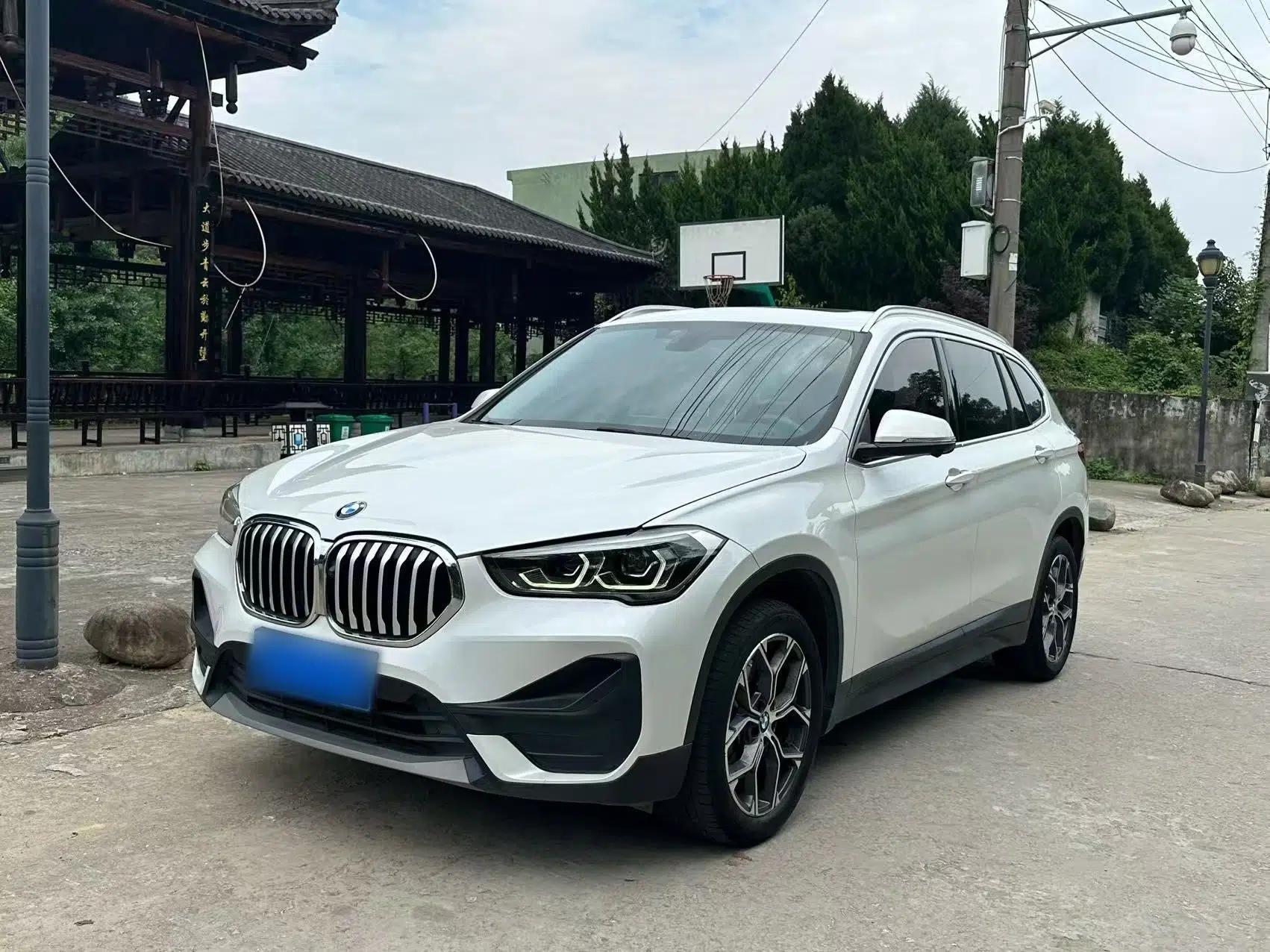 BMW X1 2021 sDrive25Li Leading Model — миниатюра 1