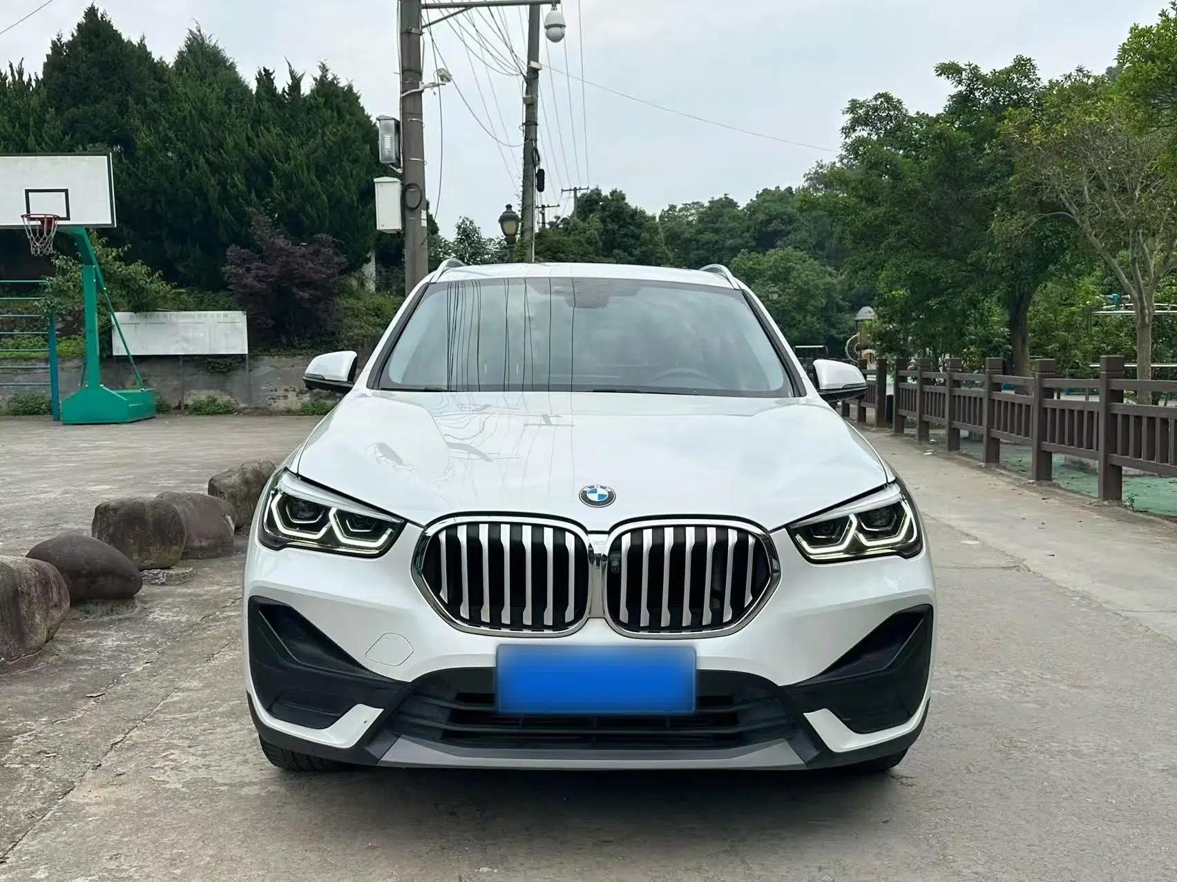 BMW X1 2021 sDrive25Li Leading Model — миниатюра 2