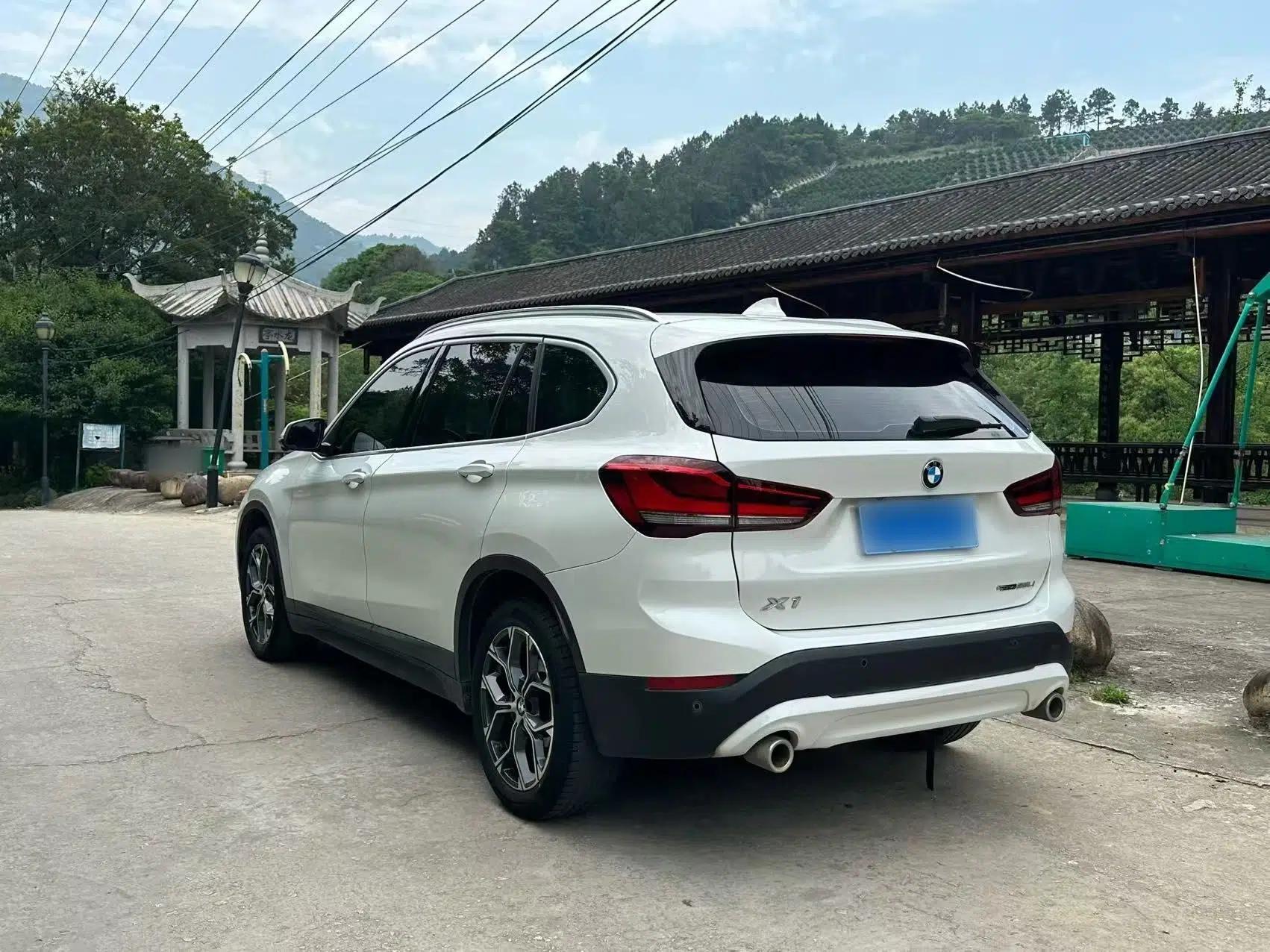 BMW X1 2021 sDrive25Li Leading Model — миниатюра 4