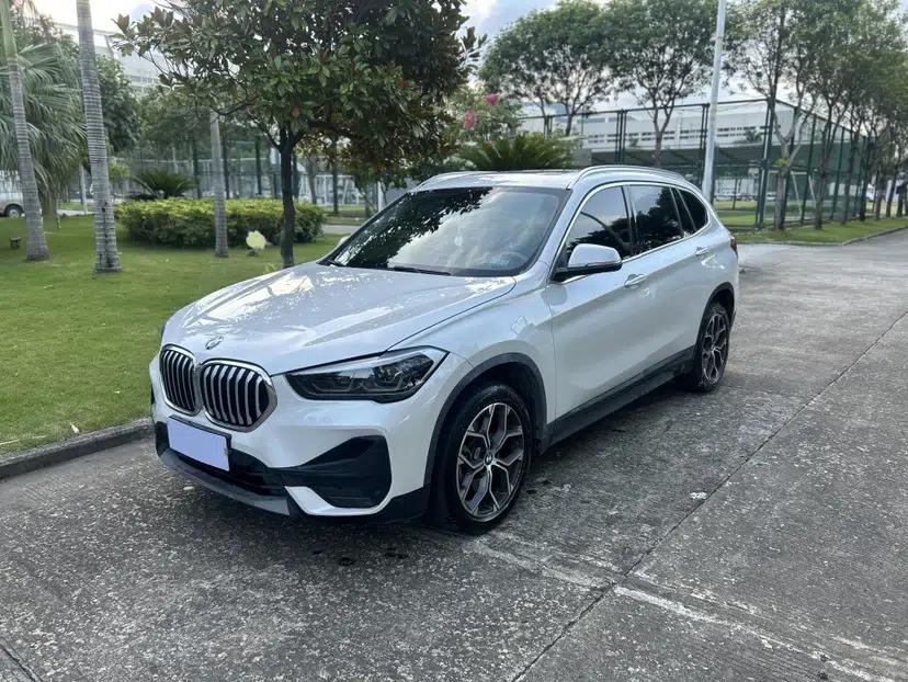 BMW X1 2022 sDrive25Li Leading Model — миниатюра 1