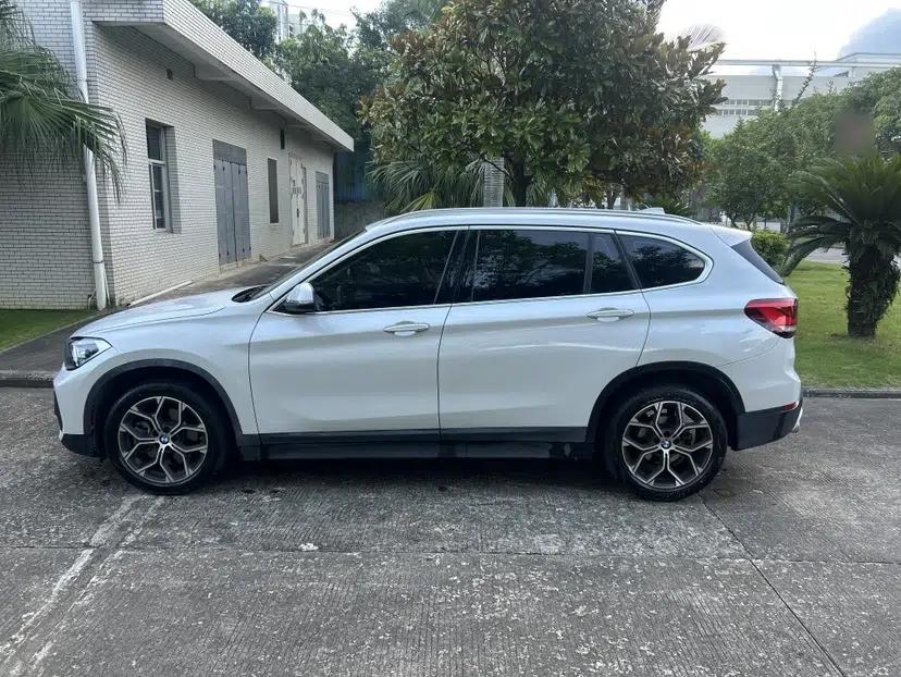BMW X1 2022 sDrive25Li Leading Model — миниатюра 3
