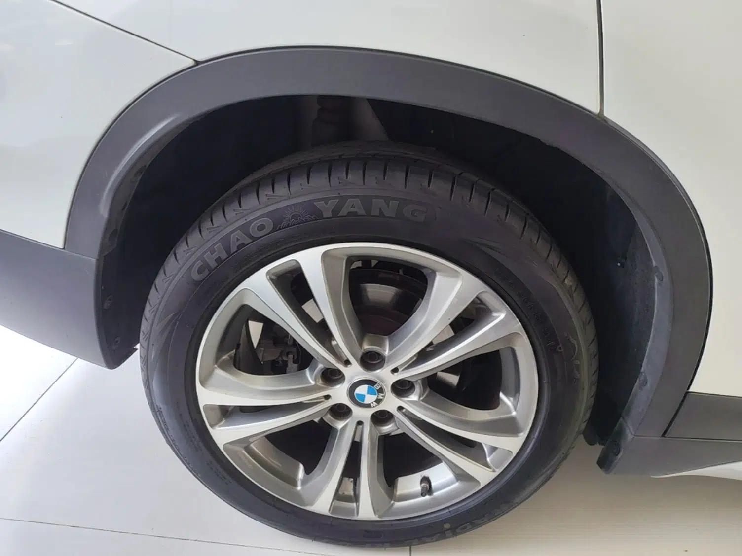 BMW X1 New Energy 2020 xDrive30Le Premium Edition — миниатюра 11