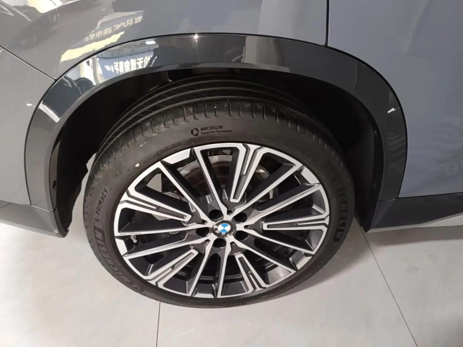 BMW X1 2023 xDrive25Li X Design Package — миниатюра 11