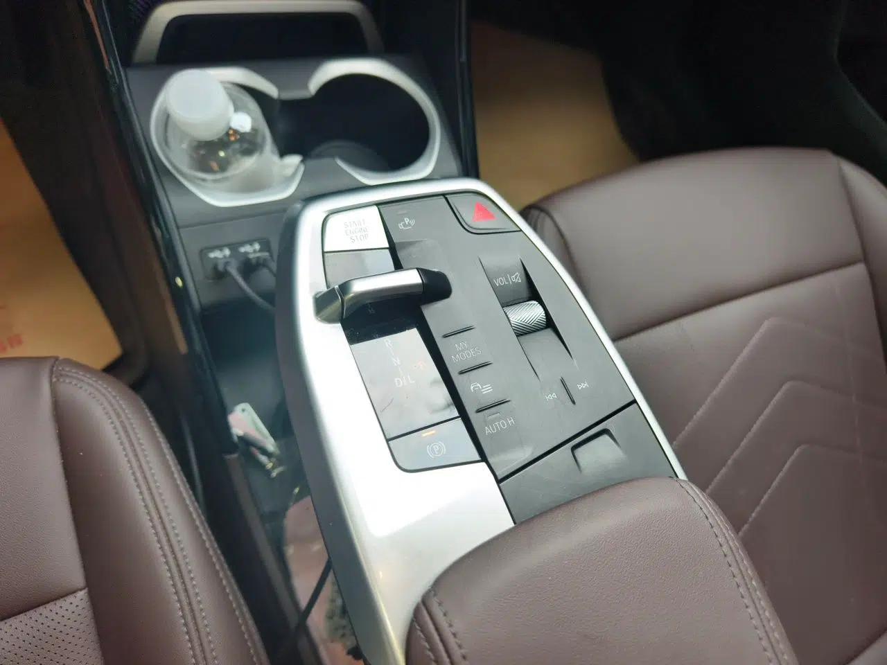 BMW X1 2023 xDrive25Li X Design Package — миниатюра 14