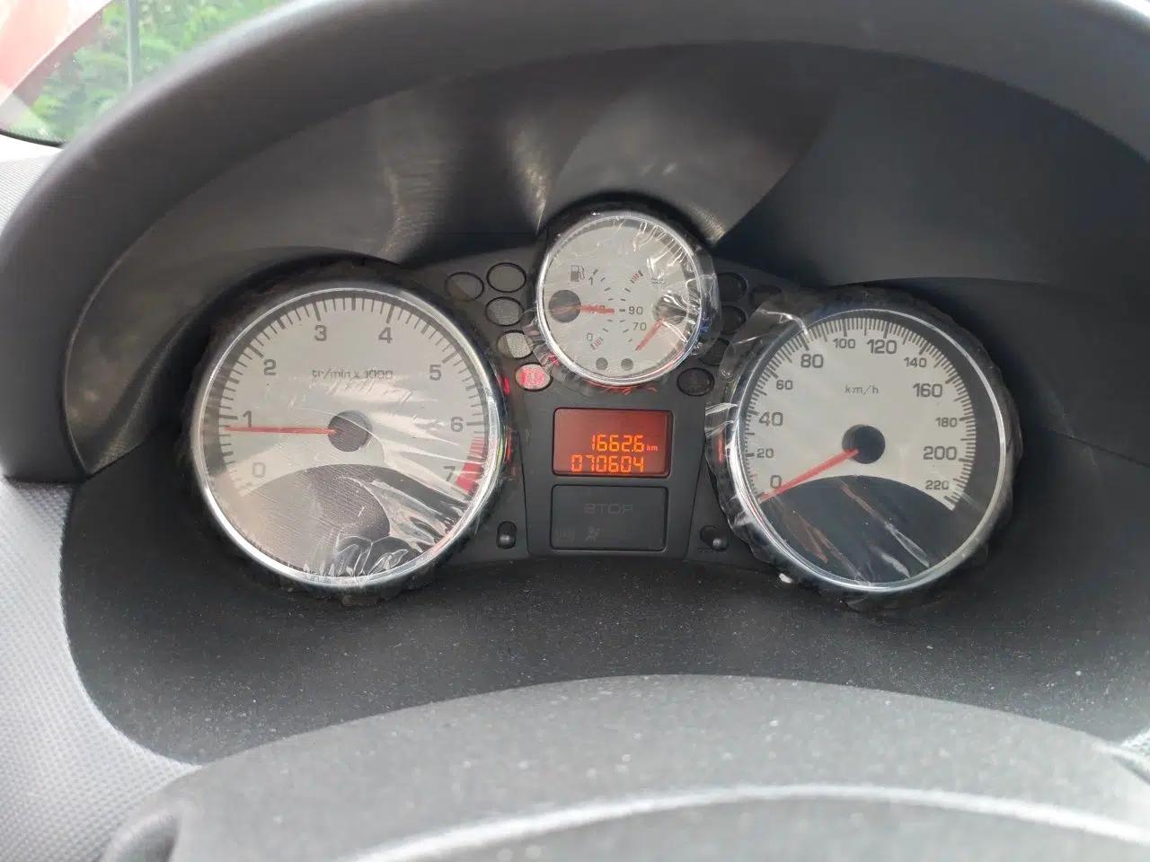 Peugeot 207 2011 Sedan 1.6L Manual Yule Edition — миниатюра 11