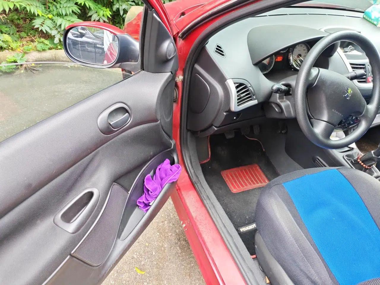 Peugeot 207 2011 Sedan 1.6L Manual Yule Edition — миниатюра 16