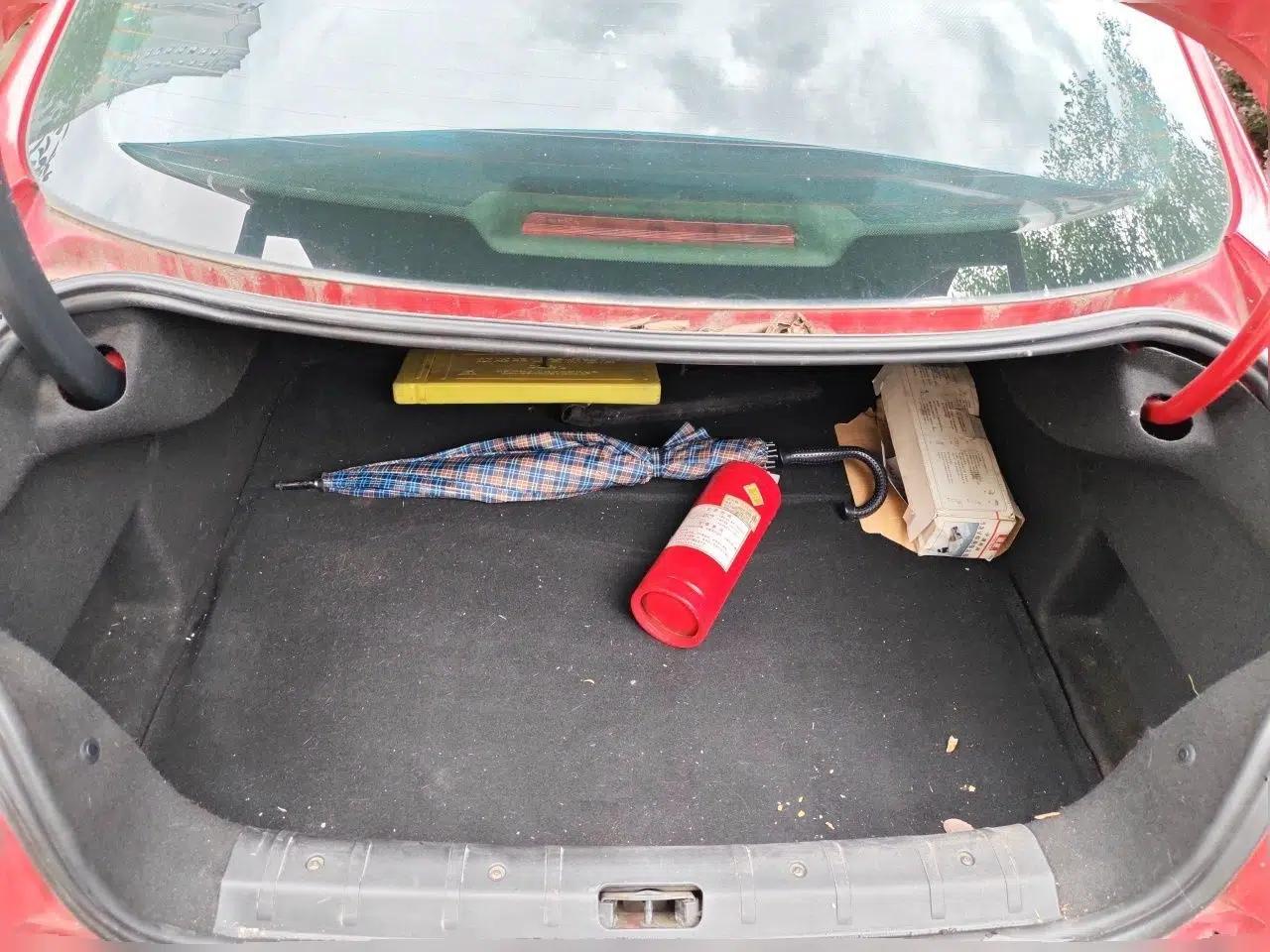 Peugeot 207 2011 Sedan 1.6L Manual Yule Edition — миниатюра 19
