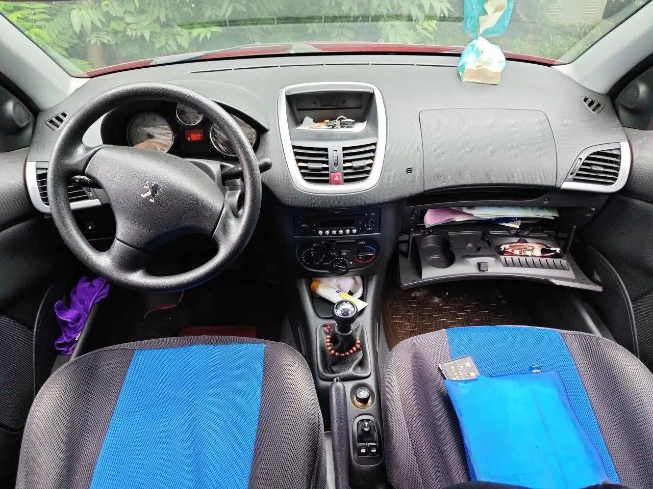 Peugeot 207 2011 Sedan 1.6L Manual Yule Edition — миниатюра 9