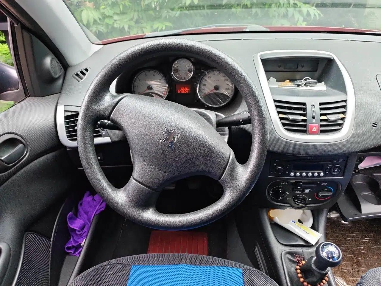 Peugeot 207 2011 Sedan 1.6L Manual Yule Edition — миниатюра 10