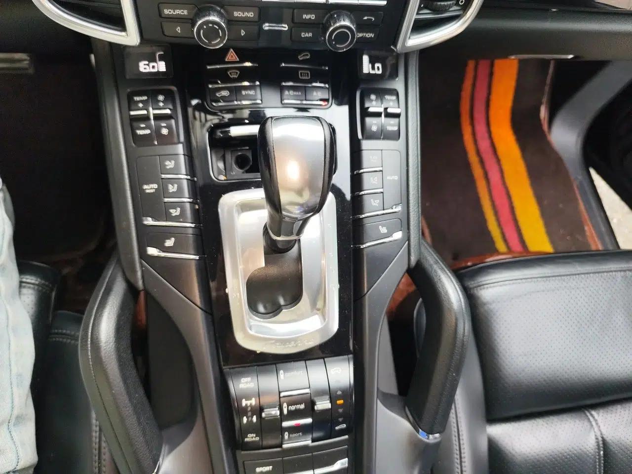 Porsche Cayenne 2014 Cayenne Platinum Edition 3.0T — миниатюра 14