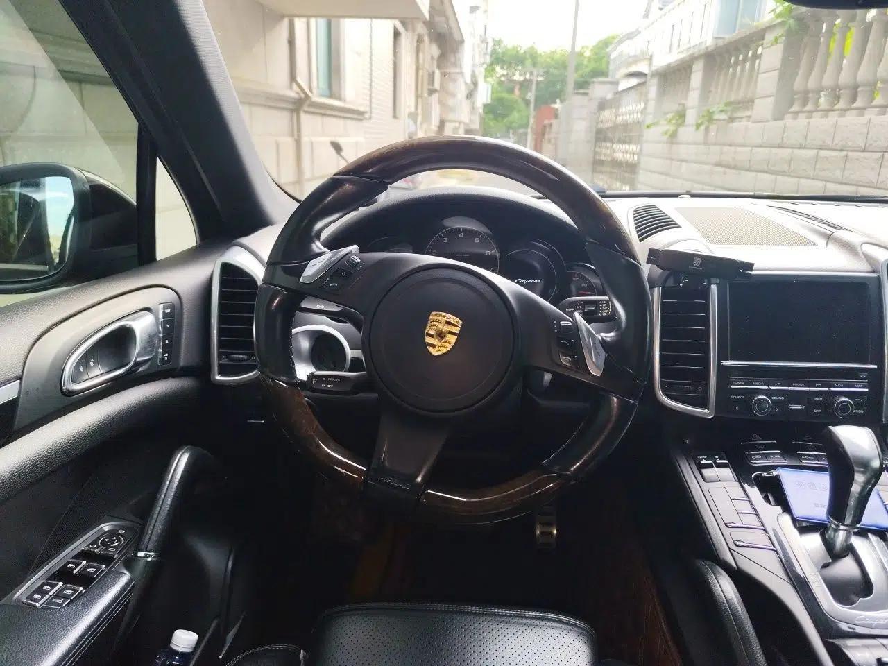 Porsche Cayenne 2014 Cayenne Platinum Edition 3.0T — миниатюра 10