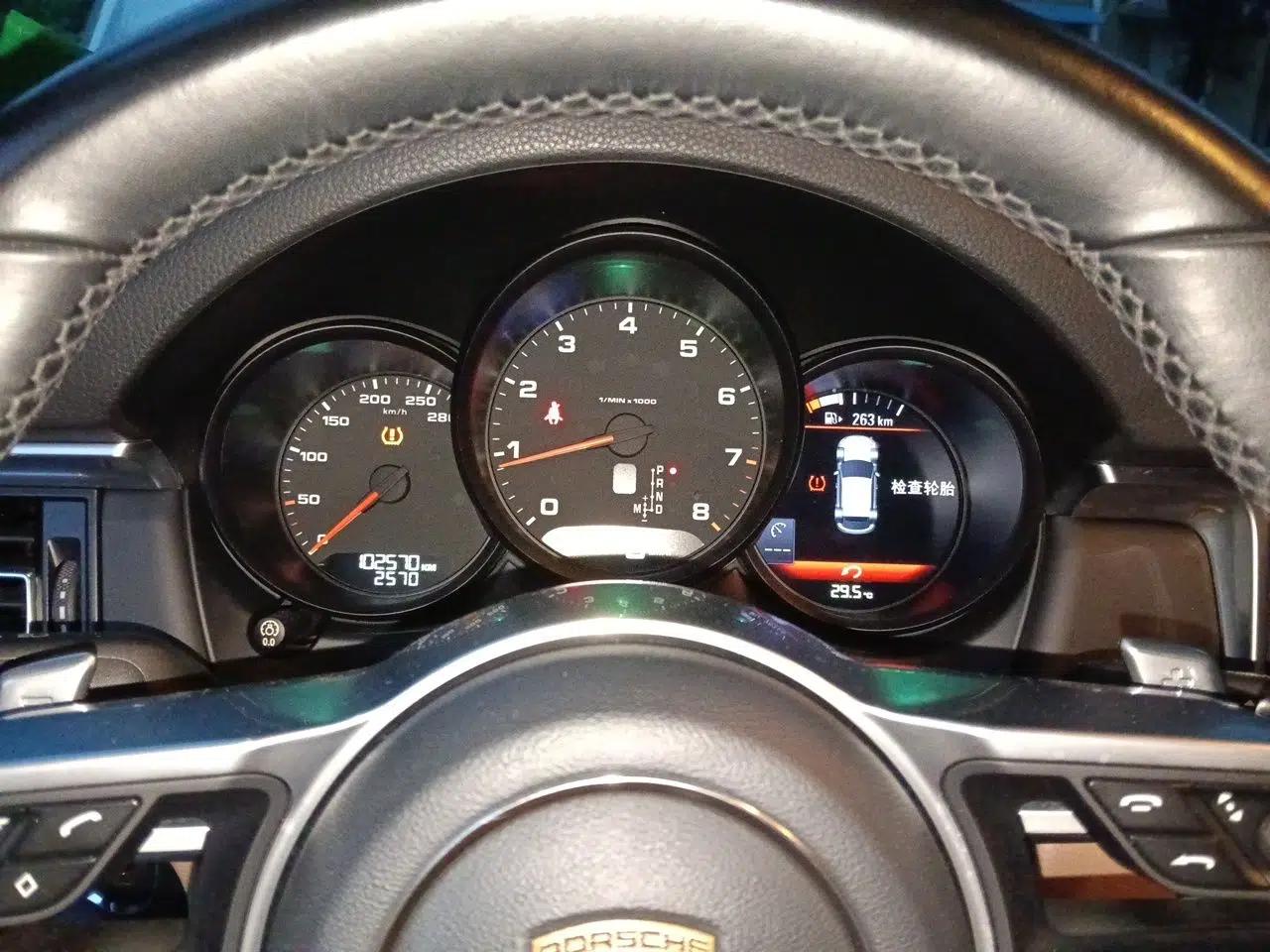 Porsche Macan 2018 Macan 2.0T — миниатюра 11
