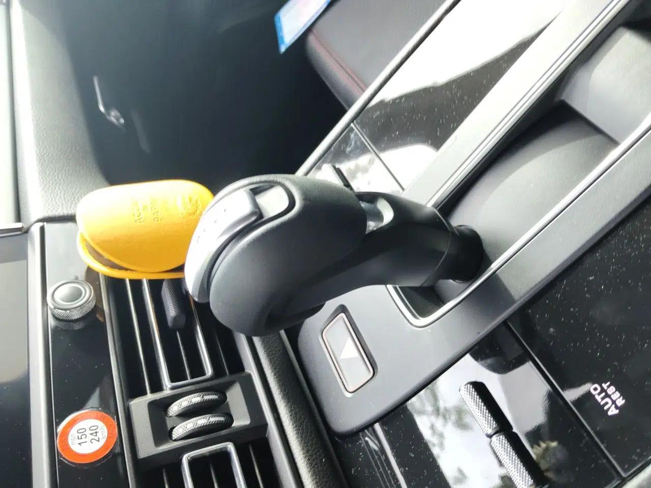 Porsche Macan Parallel-imported Porsche Macan 2021 model, 2.0-liter automatic, five-seater — миниатюра 14