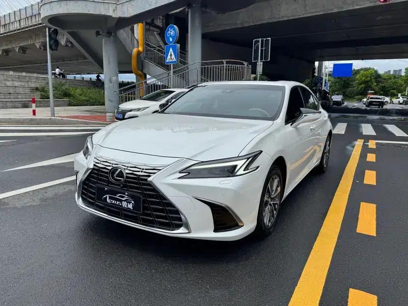 Lexus ES 2025 200 Premium Edition — миниатюра 1