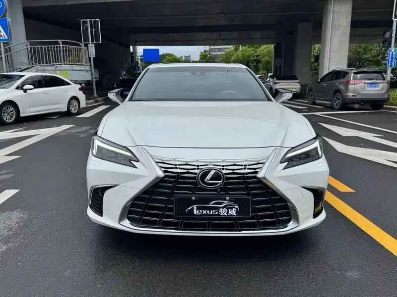 Lexus ES 2025 200 Premium Edition — миниатюра 2