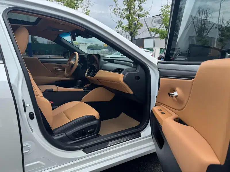 Lexus ES 2025 200 Premium Edition — миниатюра 20