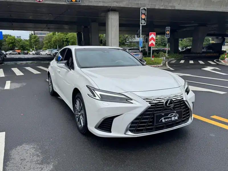 Lexus ES 2025 200 Premium Edition — миниатюра 3