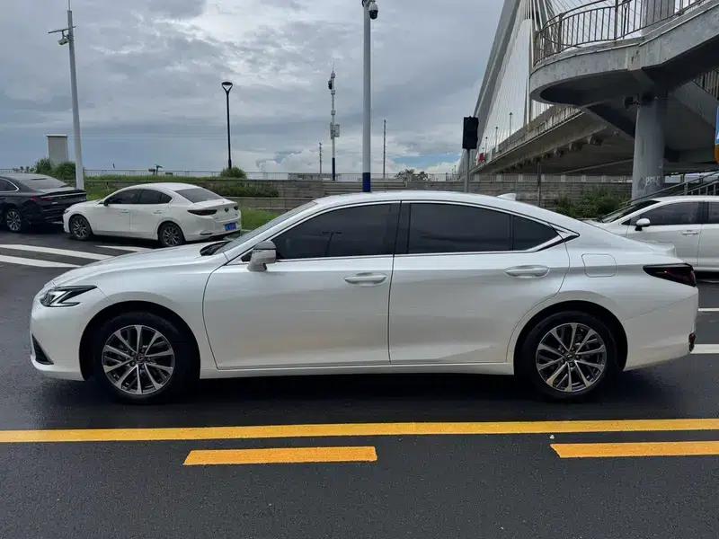 Lexus ES 2025 200 Premium Edition — миниатюра 4