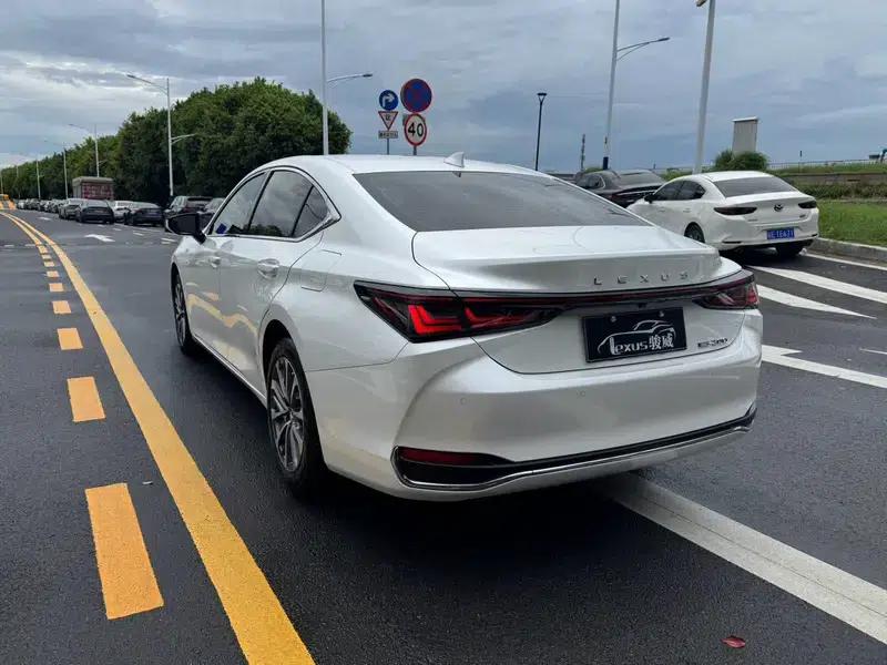 Lexus ES 2025 200 Premium Edition — миниатюра 5