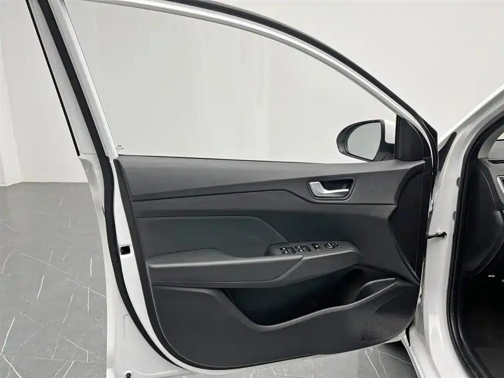 2020 Hyundai Verna 1.4L CVT GLS Cool Edition — миниатюра 13