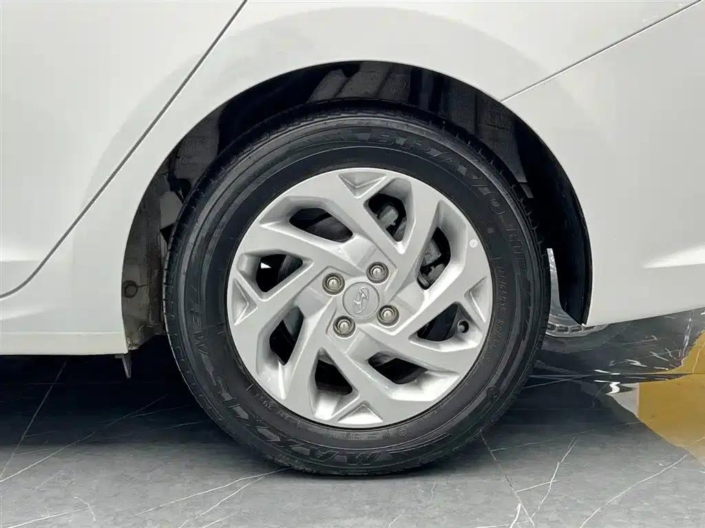 2020 Hyundai Verna 1.4L CVT GLS Cool Edition — миниатюра 25