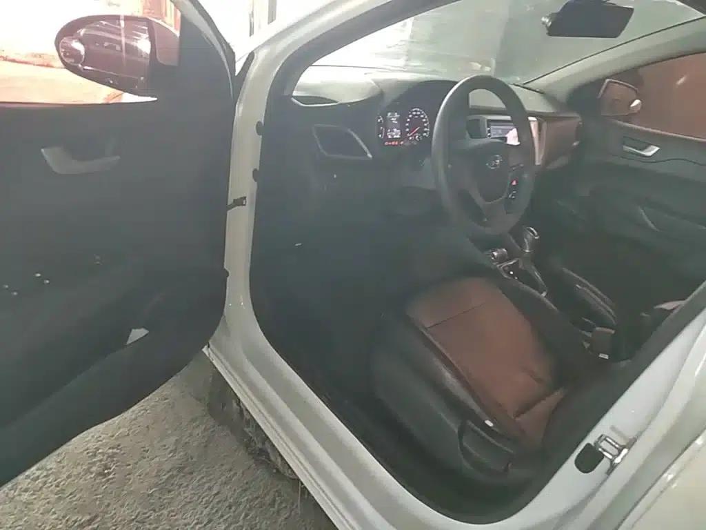 2016 Hyundai Verna 1.4L Automatic GLS (Cool Edition) — миниатюра 16