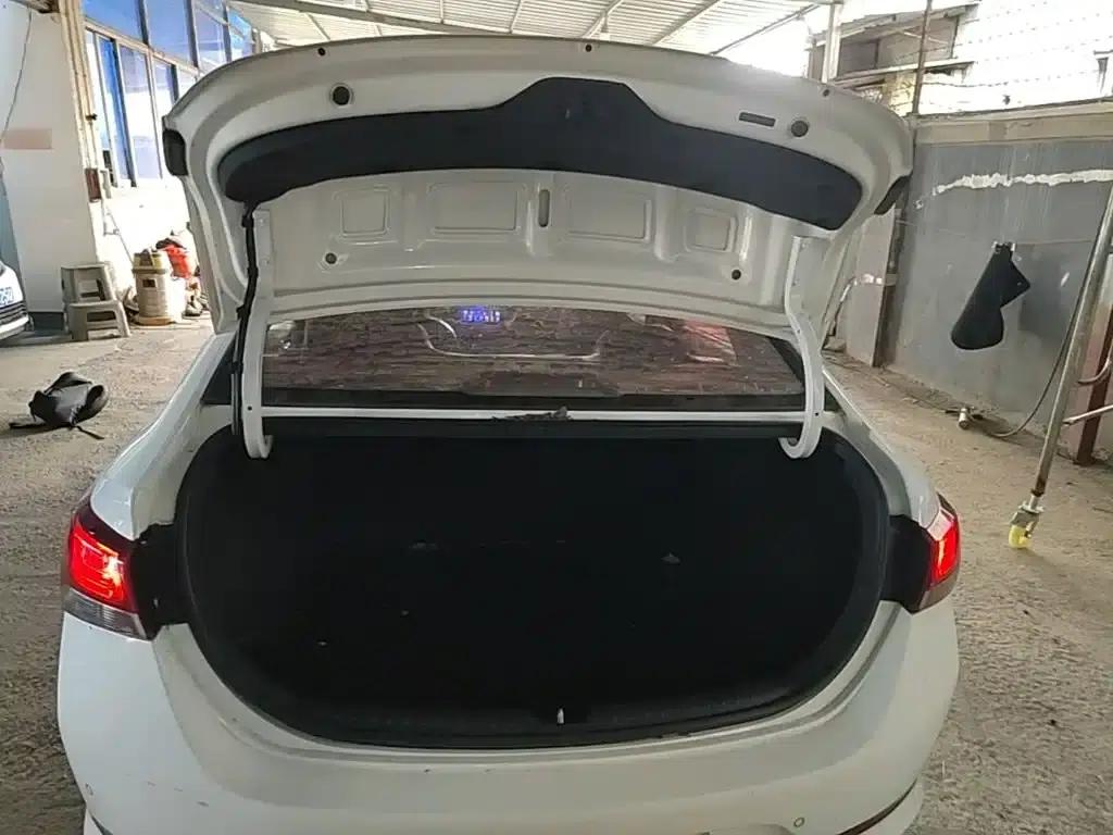 2016 Hyundai Verna 1.4L Automatic GLS (Cool Edition) — миниатюра 19