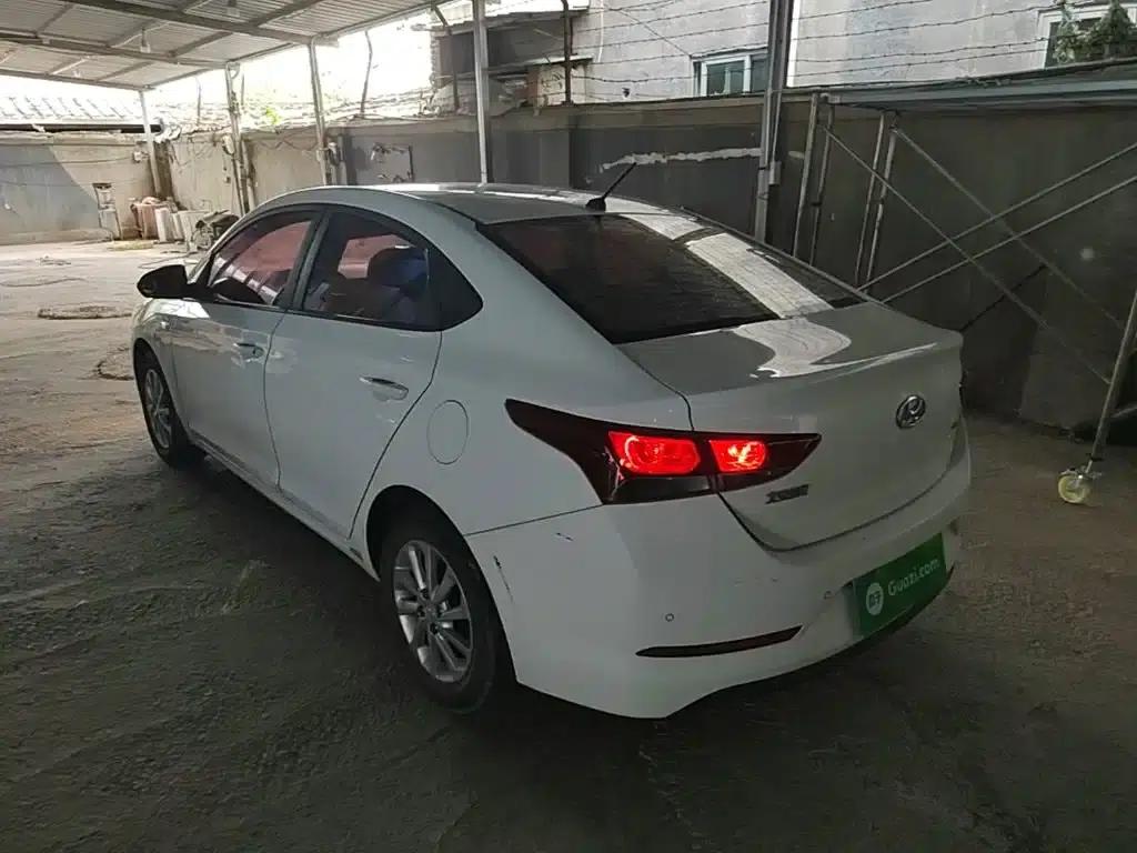 2016 Hyundai Verna 1.4L Automatic GLS (Cool Edition) — миниатюра 5