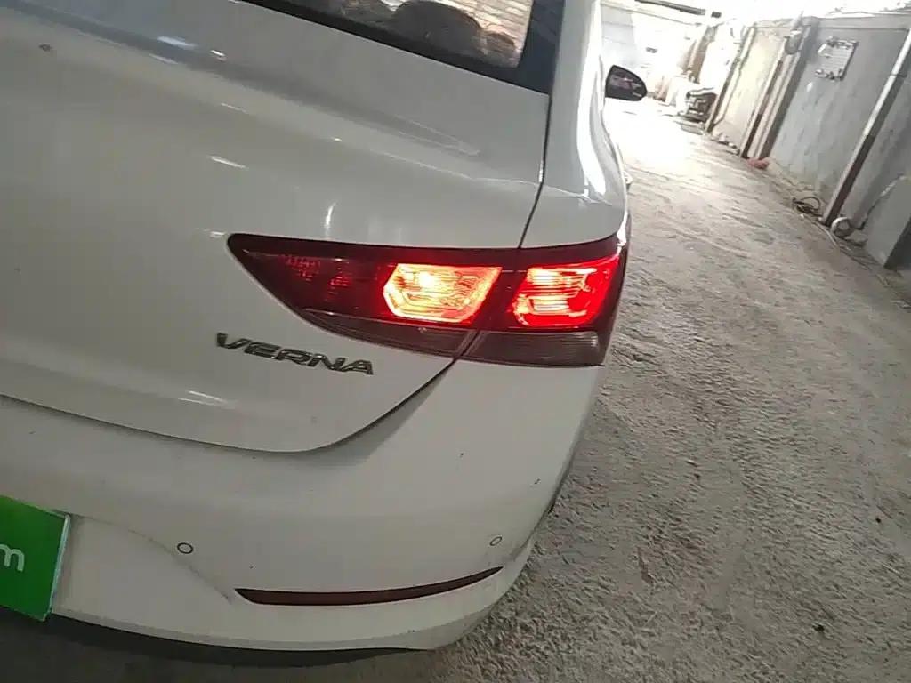 2016 Hyundai Verna 1.4L Automatic GLS (Cool Edition) — миниатюра 8