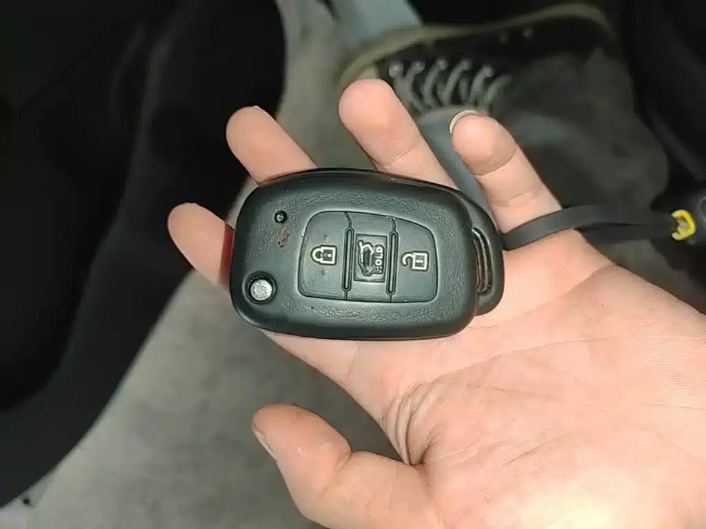 2016 Hyundai Verna 1.4L Automatic GLS (Cool Edition) — миниатюра 9