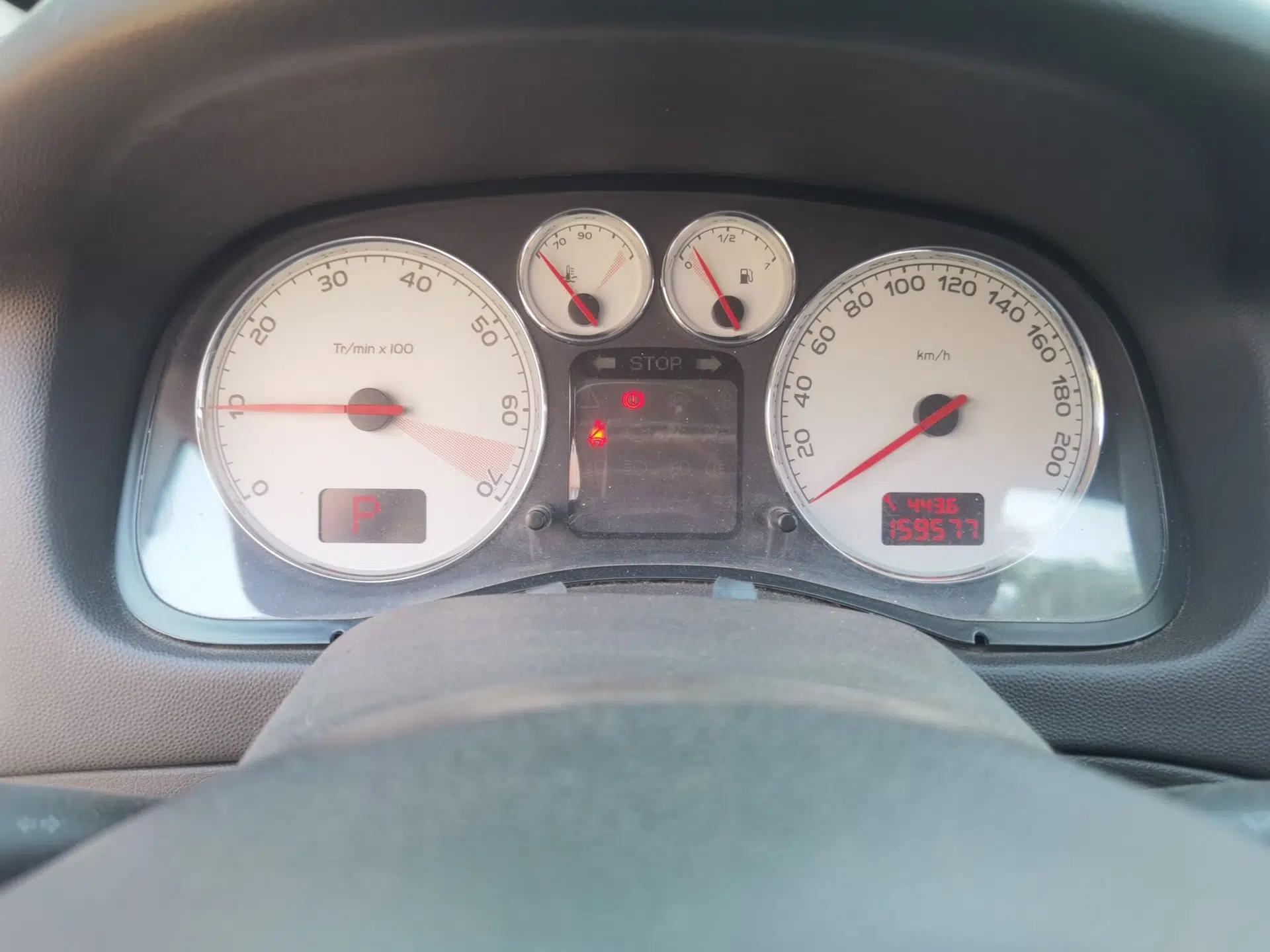 Peugeot 307 2012 Hatchback 1.6L Automatic Comfort Edition — миниатюра 11