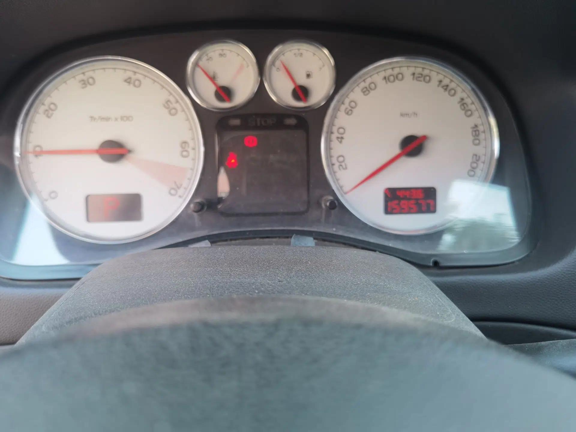 Peugeot 307 2012 Hatchback 1.6L Automatic Comfort Edition — миниатюра 12
