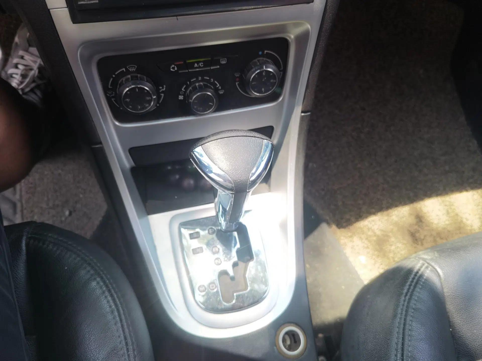 Peugeot 307 2012 Hatchback 1.6L Automatic Comfort Edition — миниатюра 14