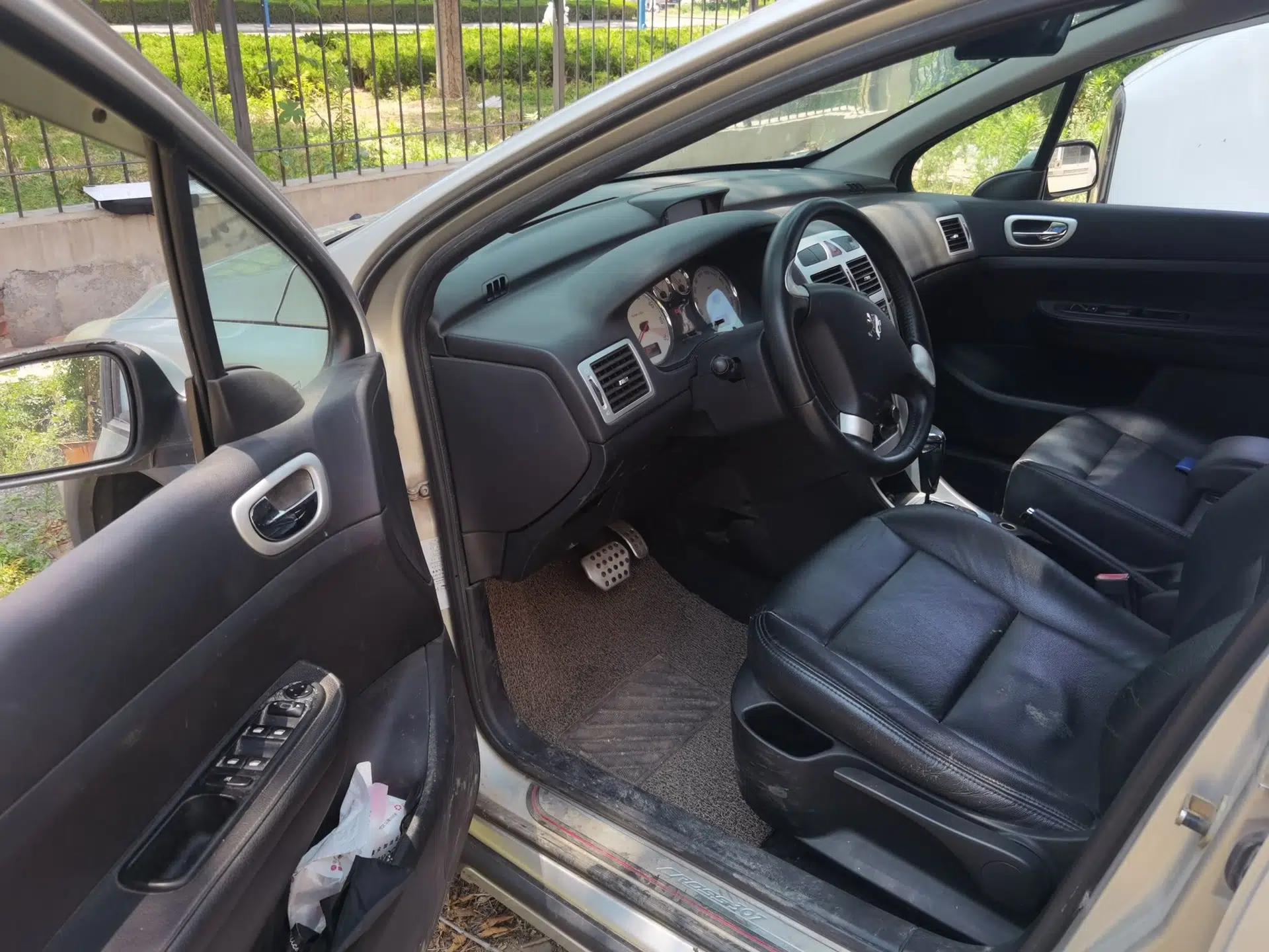 Peugeot 307 2012 Hatchback 1.6L Automatic Comfort Edition — миниатюра 16