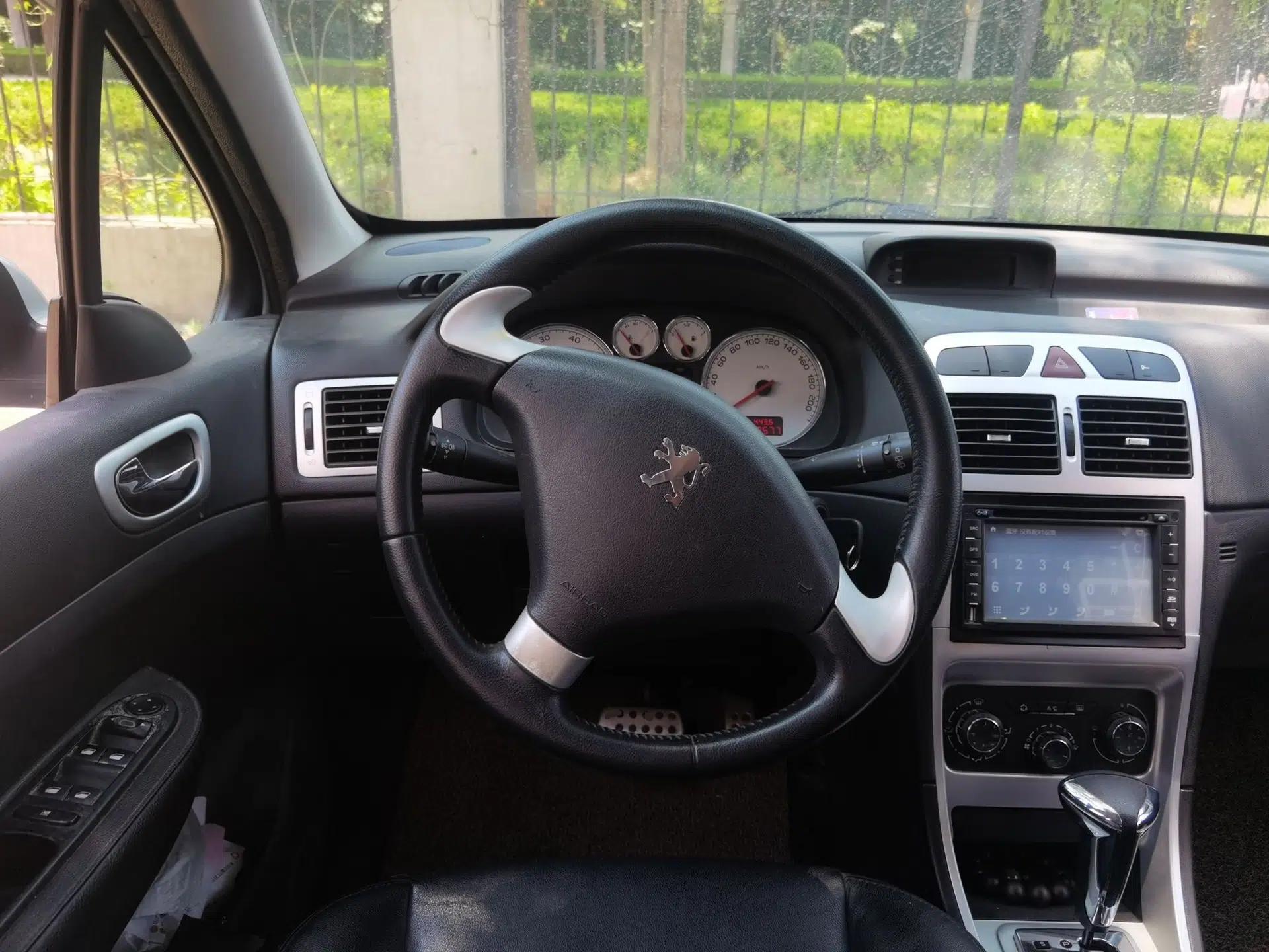 Peugeot 307 2012 Hatchback 1.6L Automatic Comfort Edition — миниатюра 10