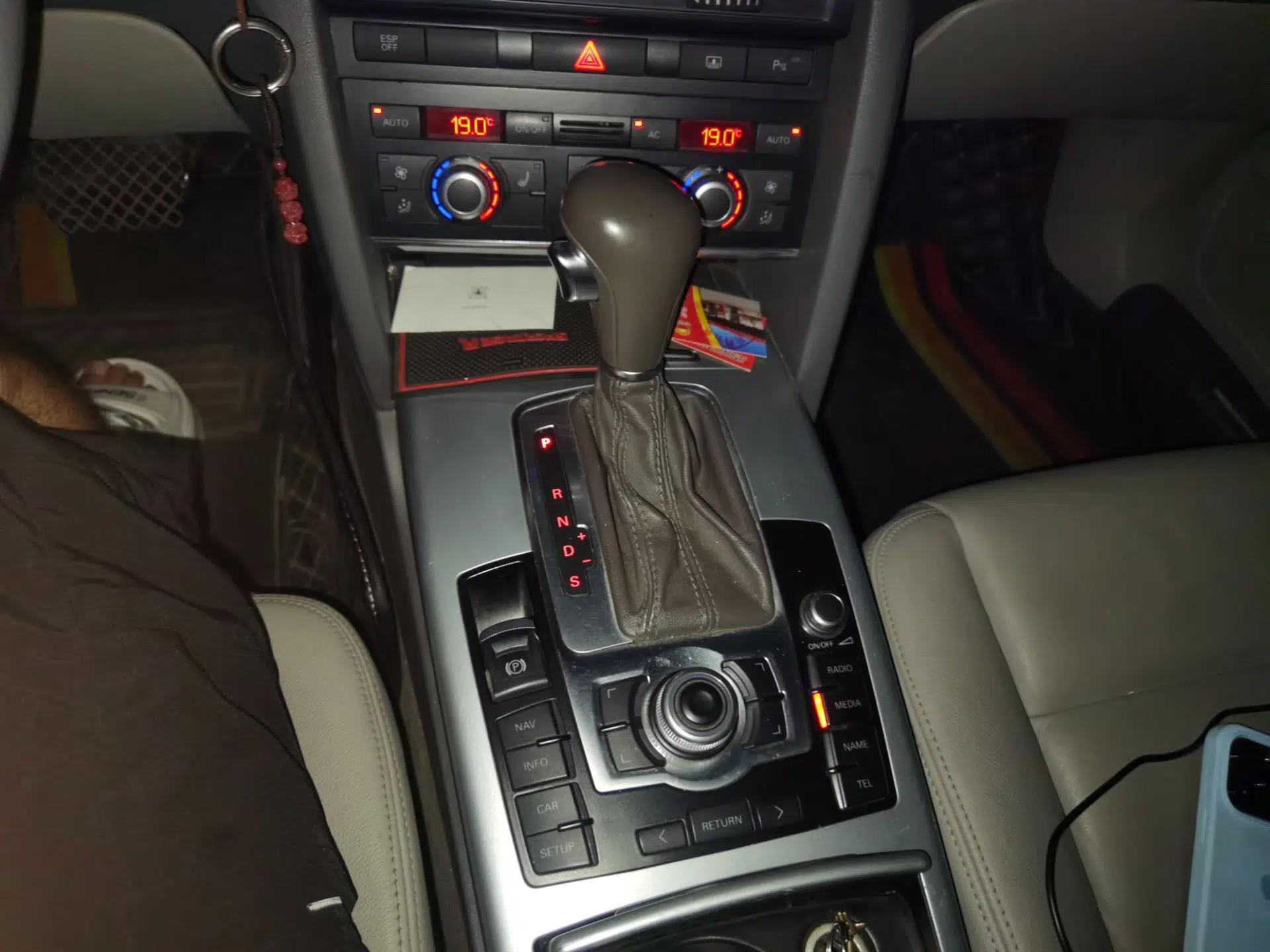 Audi A6L 2011 2.0 TFSI automatic Comfort trim — миниатюра 14