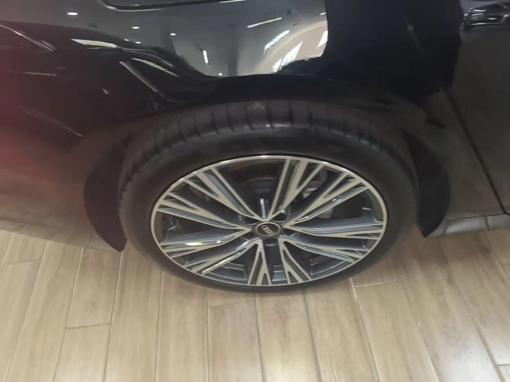 Audi A6L 2023 Revised 40 TFSI Luxury Prestige Edition — миниатюра 11