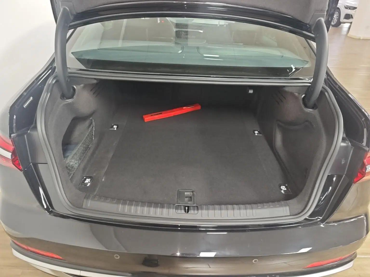Audi A6L 2023 Revised 40 TFSI Luxury Dynamic Edition — миниатюра 22