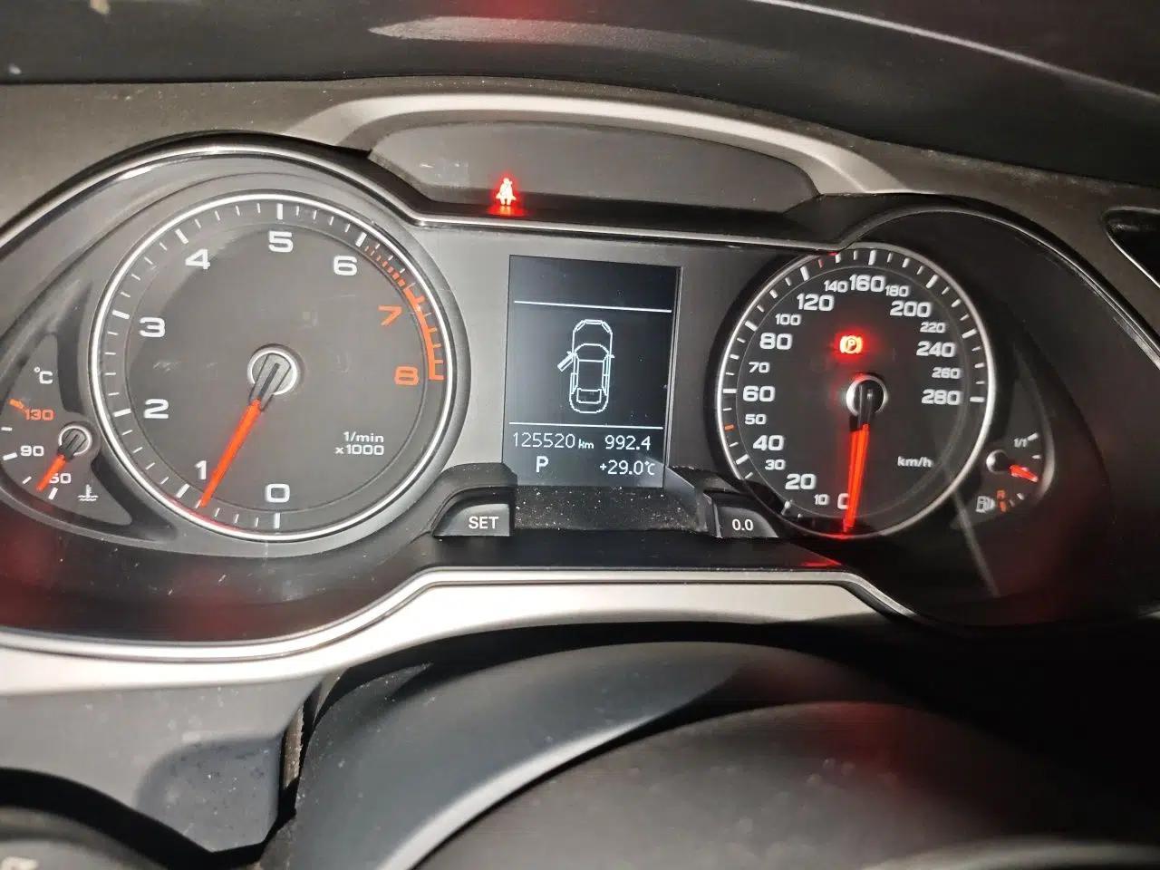 Audi A4L 2016 35 TFSI Collector's Edition Automatic Standard Model — миниатюра 11