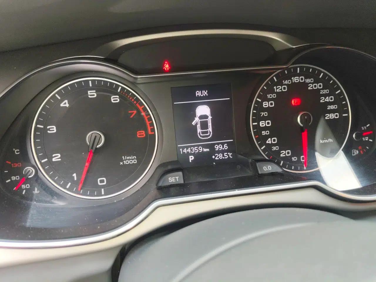 Audi A4L 2013 35 TFSI Automatic Standard Model — миниатюра 11