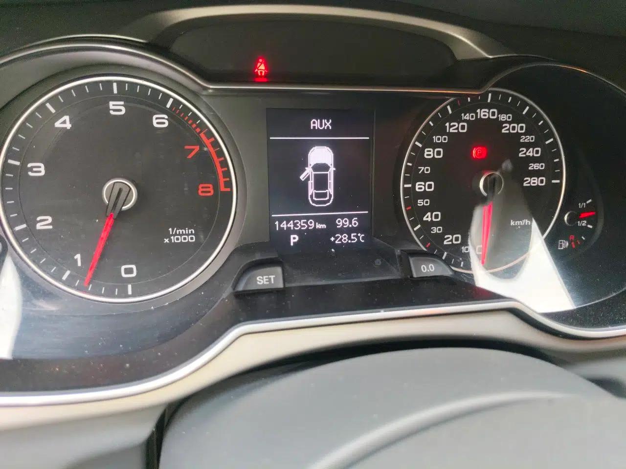 Audi A4L 2013 35 TFSI Automatic Standard Model — миниатюра 12