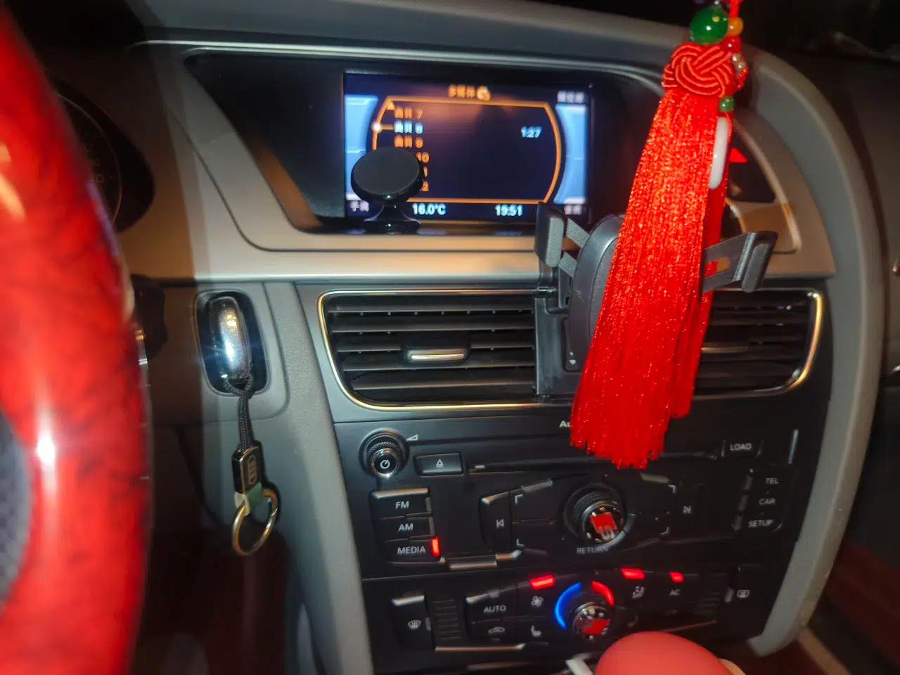 Audi A4L 2011 2.0 TFSI Standard Model — миниатюра 13