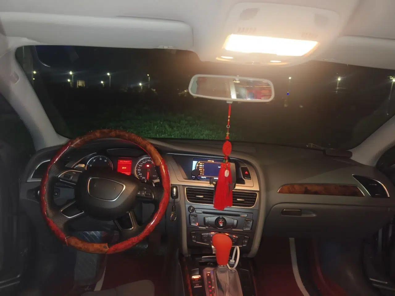 Audi A4L 2011 2.0 TFSI Standard Model — миниатюра 9