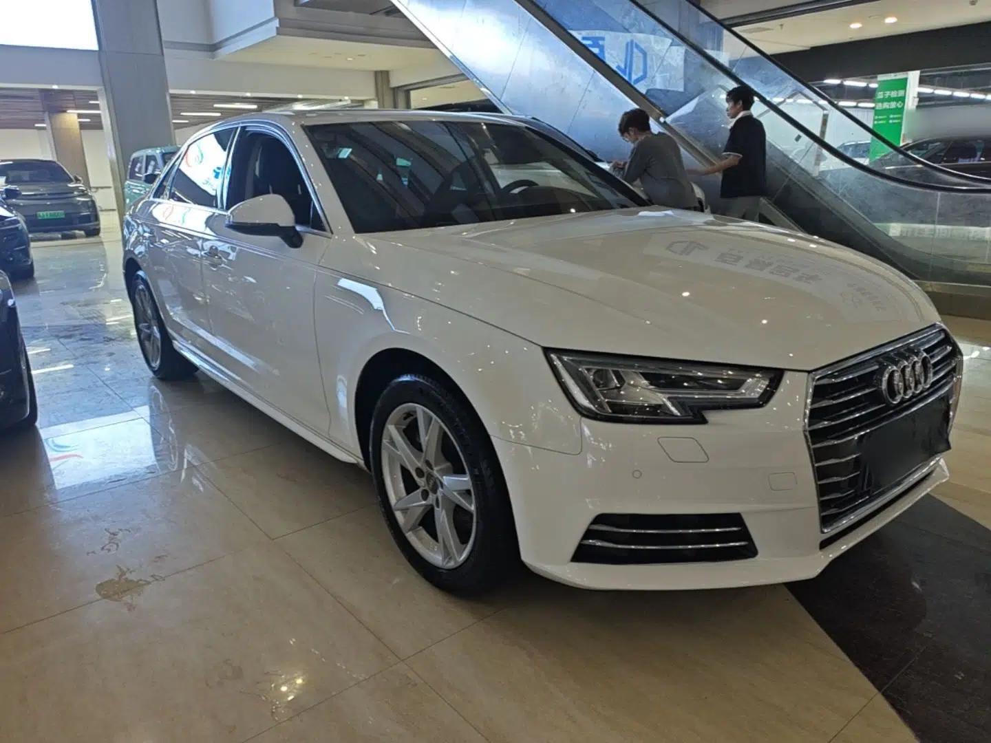 Audi A4L 2018 30th Anniversary Edition 40 TFSI Trendy Model — миниатюра 3