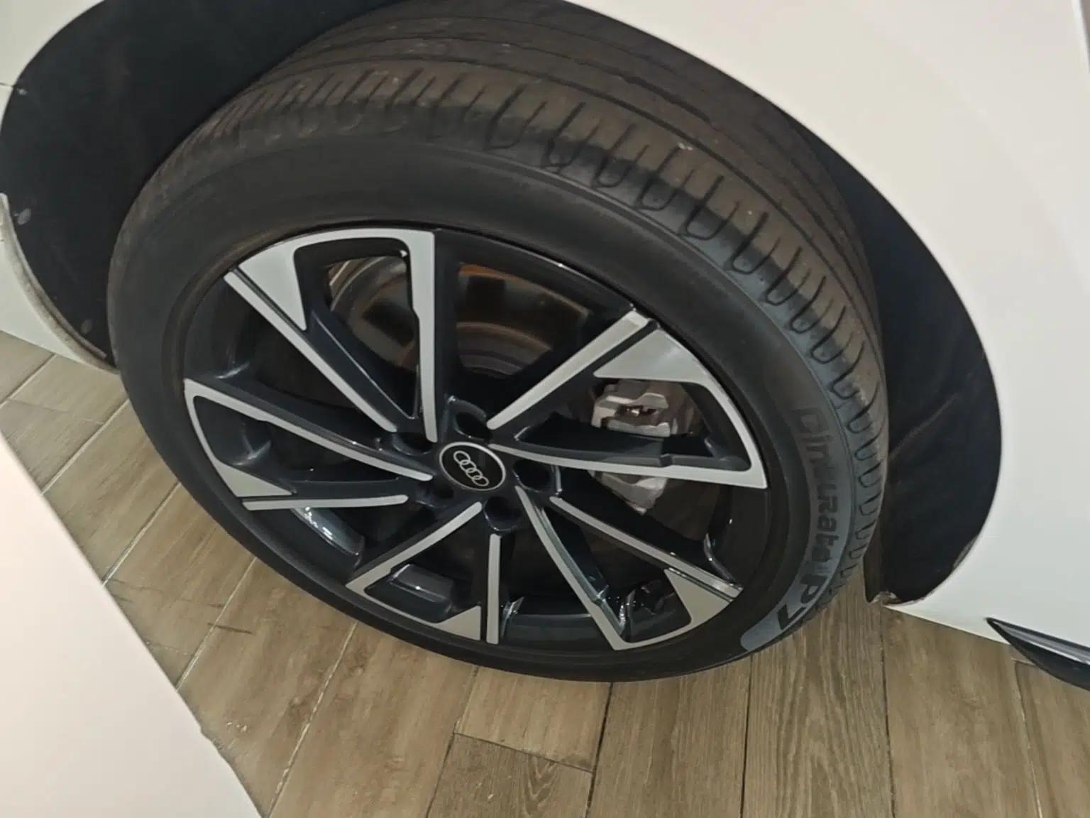Audi A4L 2023 40 TFSI Luxury Dynamic Model — миниатюра 11