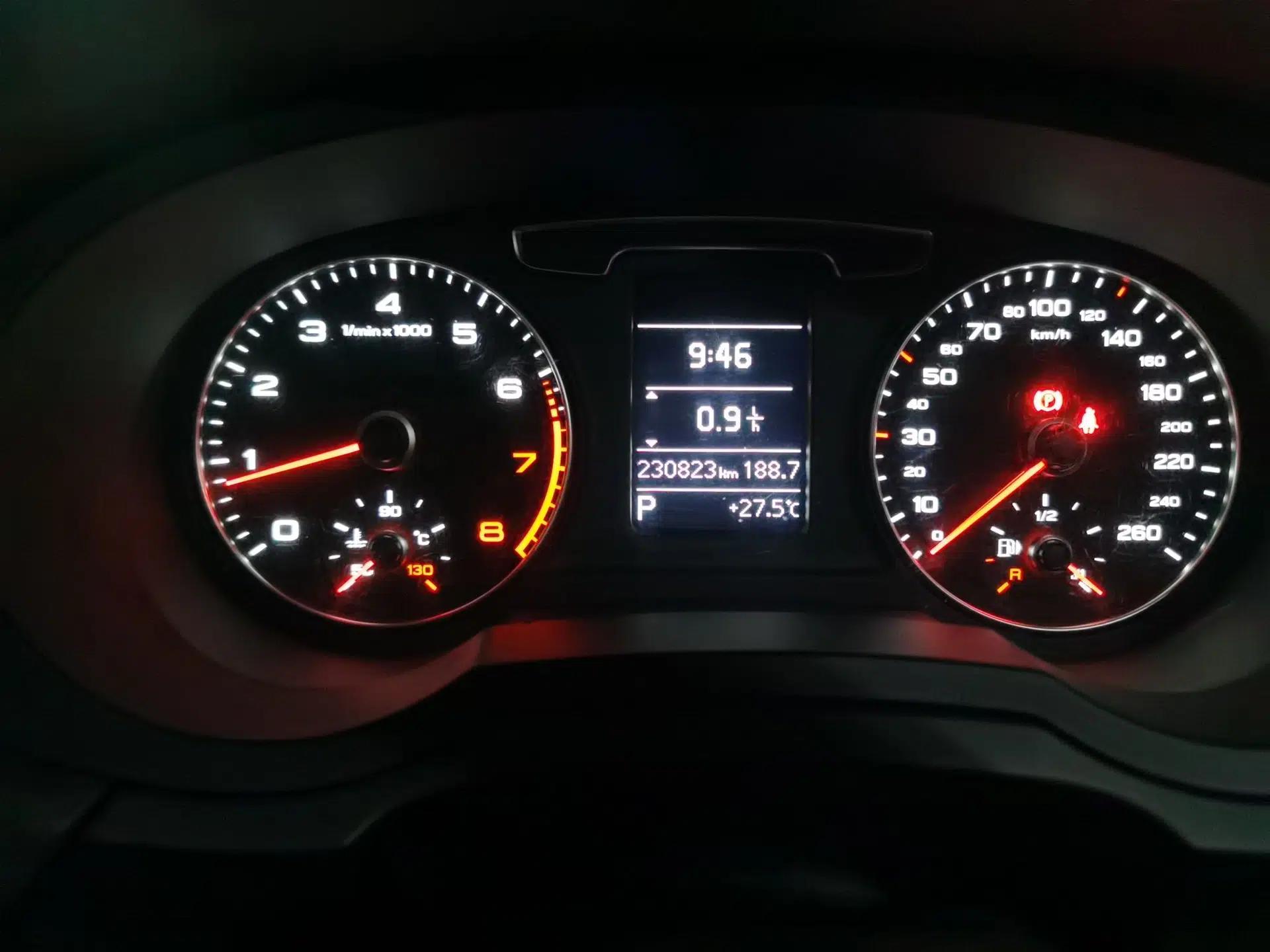 Audi Q3 2018 30th Anniversary Edition 30 TFSI Fashion Model — миниатюра 12