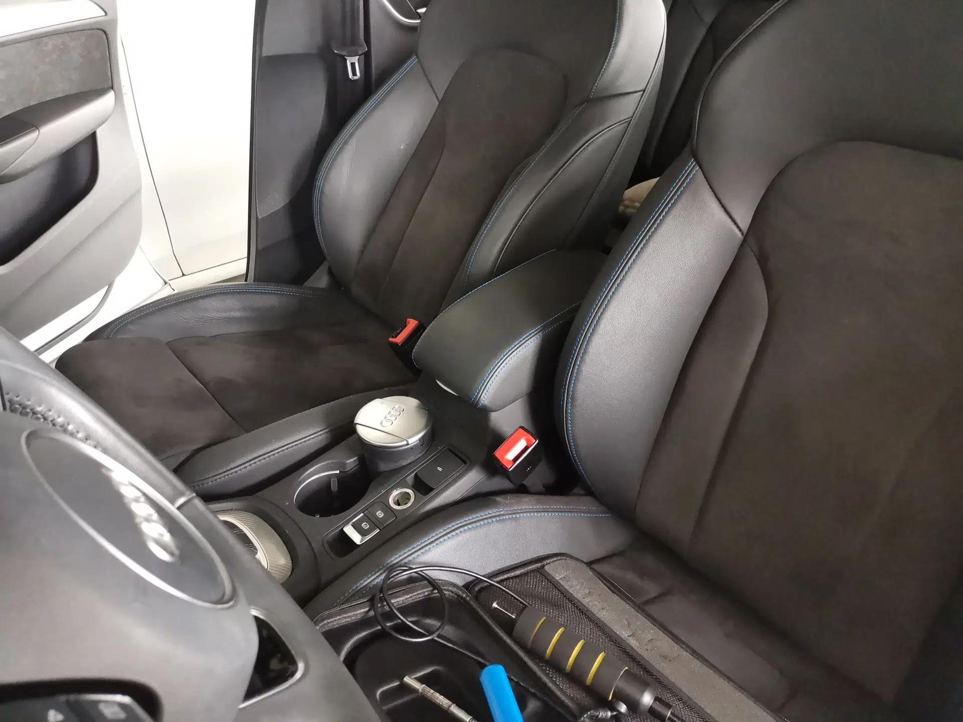 Audi Q3 2018 30th Anniversary Edition 35 TFSI quattro all-wheel-drive sport model — миниатюра 15