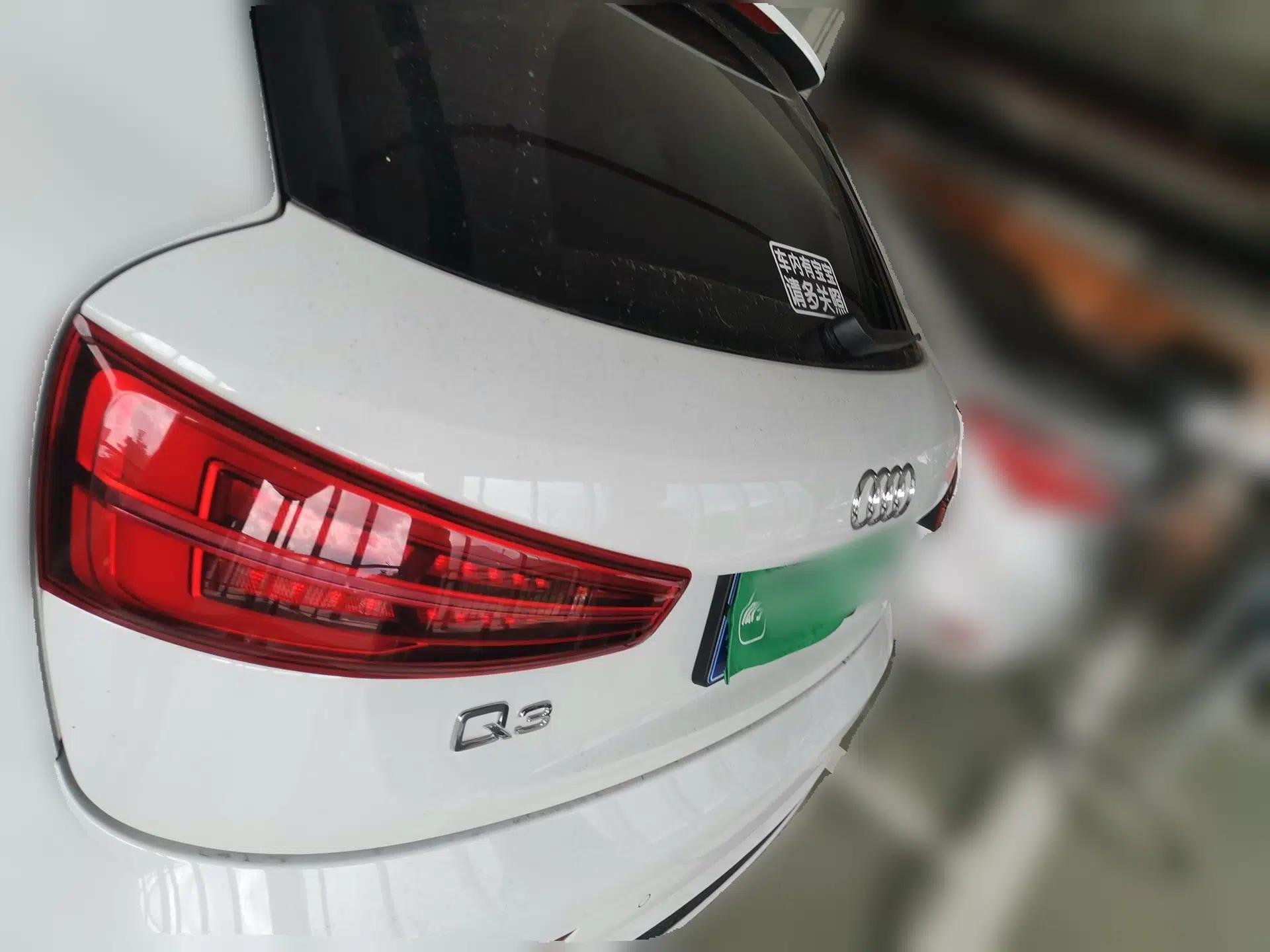 Audi Q3 2018 30th Anniversary Edition 35 TFSI quattro all-wheel-drive sport model — миниатюра 19