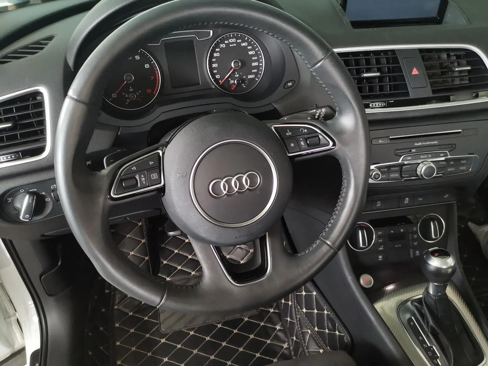 Audi Q3 2018 30th Anniversary Edition 35 TFSI quattro all-wheel-drive sport model — миниатюра 10